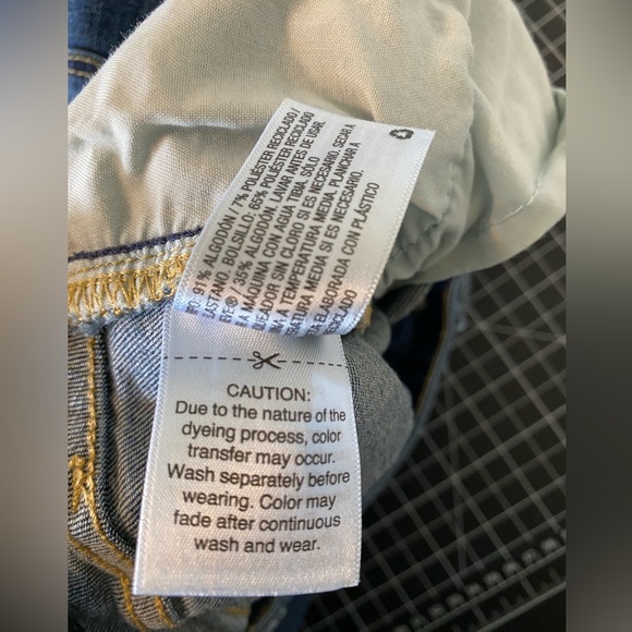 Universal Thread ~ Distressed Jeans ~ Size 22W ~ Universal Thread! - Picture 11 of 11